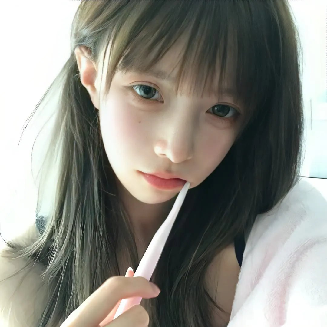 举杯畅饮的姐姐们